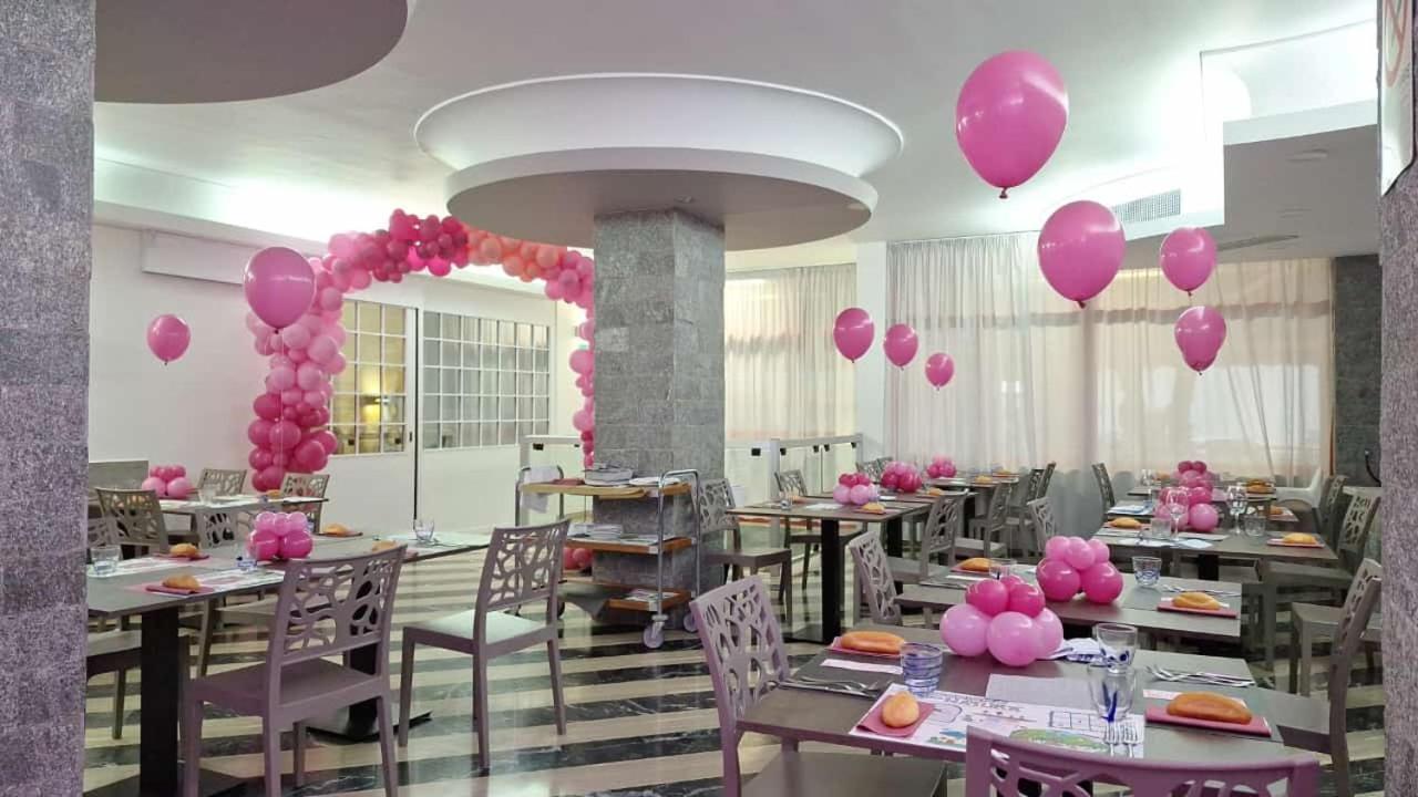 Hotel Club La Villa Martinsicuro Bagian luar foto